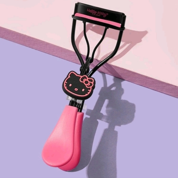 BRAND NEW Hello Kitty Lash Curler - Picture 1 of 3